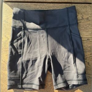 Lululemon Wondertrain Biker shorts 4 Inch